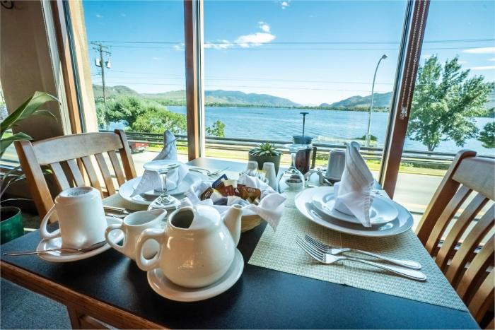holiday inn hotel and suites osoyoos by ihg