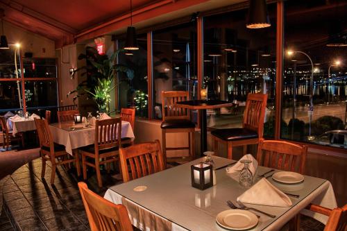 holiday inn hotel and suites osoyoos by ihg