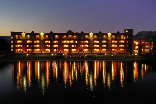 holiday inn hotel and suites osoyoos by ihg