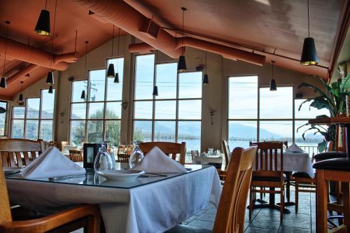 holiday inn hotel and suites osoyoos by ihg