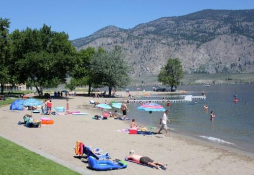 holiday inn hotel and suites osoyoos by ihg