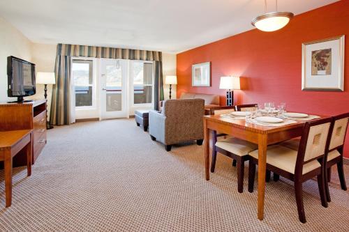 holiday inn hotel and suites osoyoos by ihg