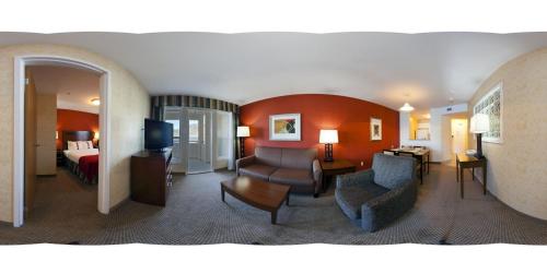 holiday inn hotel and suites osoyoos by ihg