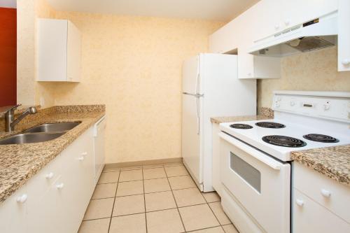 holiday inn hotel and suites osoyoos by ihg