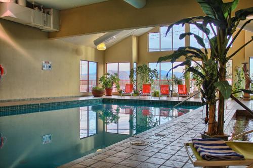 holiday inn hotel and suites osoyoos by ihg