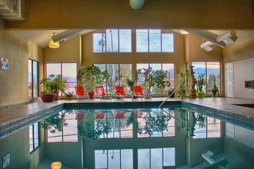 holiday inn hotel and suites osoyoos by ihg
