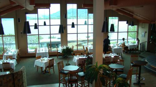 holiday inn hotel and suites osoyoos by ihg