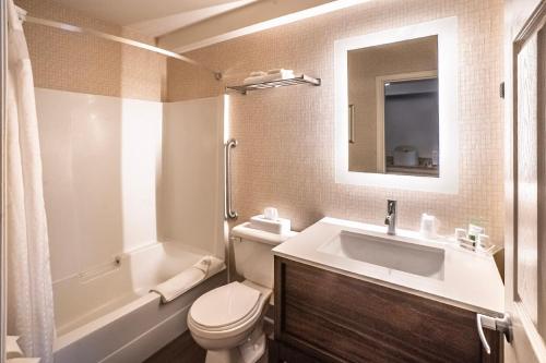 holiday inn hotel and suites osoyoos by ihg