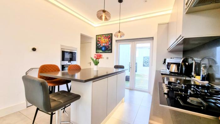surbiton luxury garden house 19
