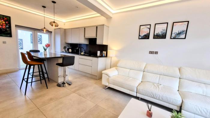 surbiton luxury garden house 19