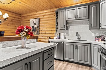 Black Bear Lodge 2 Bedrooms Bbl-251 By Kbm,7447 Royal Street,4 star