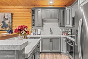 Black Bear Lodge 2 Bedrooms Bbl-251 By Kbm,7447 Royal Street,4 star