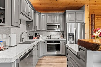 Black Bear Lodge 2 Bedrooms Bbl-251 By Kbm,7447 Royal Street,4 star