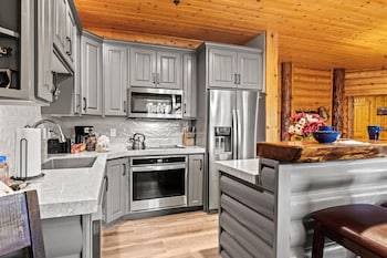 Black Bear Lodge 2 Bedrooms Bbl-251 By Kbm,7447 Royal Street,4 star