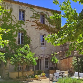 La Vigneronne Des Costières,,3 star