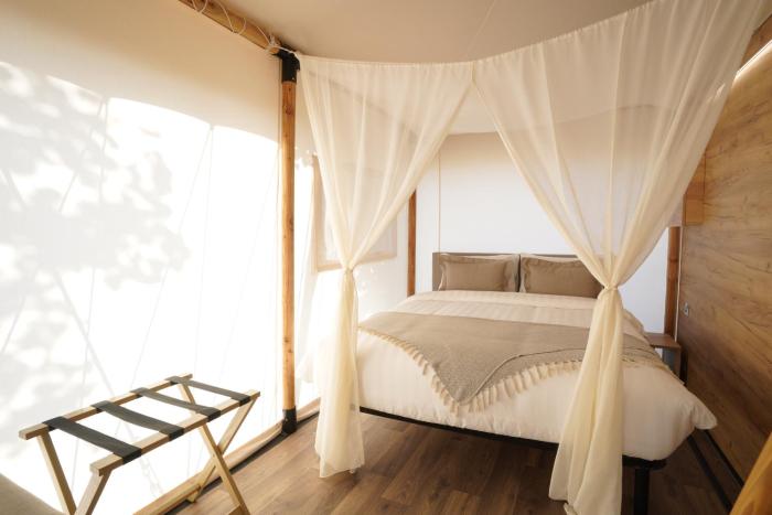 bab al nojoum hudayriyat camp