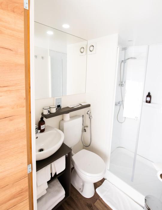 bab al nojoum hudayriyat camp