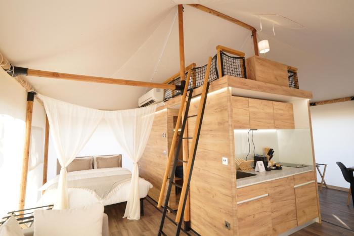 bab al nojoum hudayriyat camp