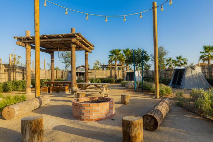 bab al nojoum hudayriyat camp