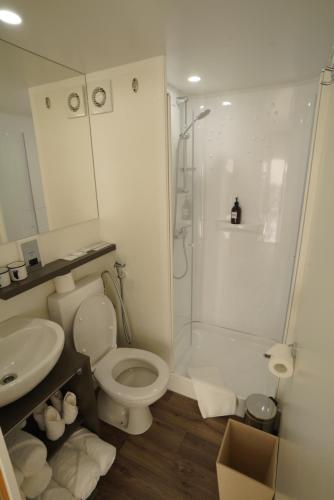 bab al nojoum hudayriyat camp