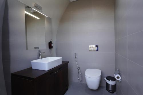 bab al nojoum hudayriyat camp