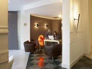 The Excelsior Small Luxury Hotels Of The World,Near Aristotelous Square,5 star