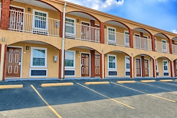Econo Lodge Austin South,2915 South Ih-35,2 star