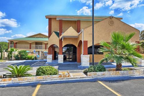 Econo Lodge Austin South,2915 South Ih-35,2 star
