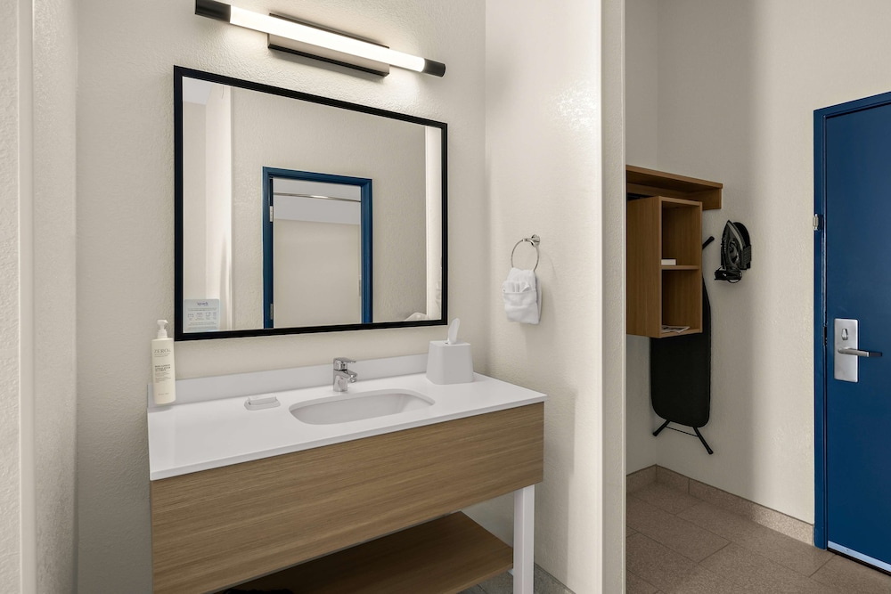 spark by hilton tifton