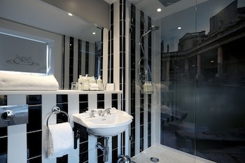 francis hotel bath