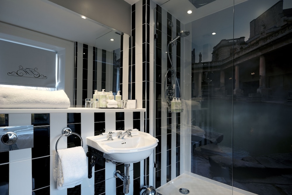 francis hotel bath