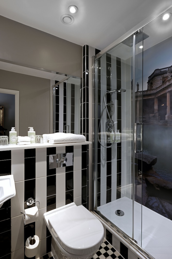 francis hotel bath
