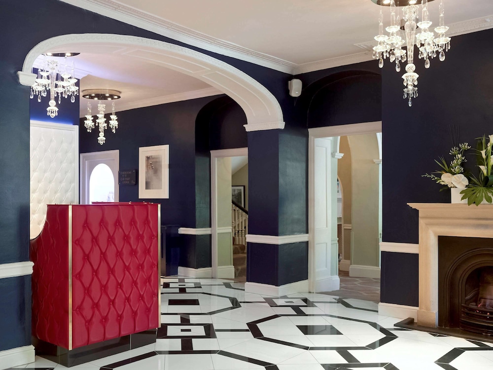 francis hotel bath