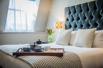 francis hotel bath