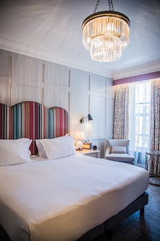 francis hotel bath