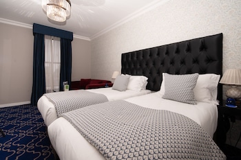 francis hotel bath