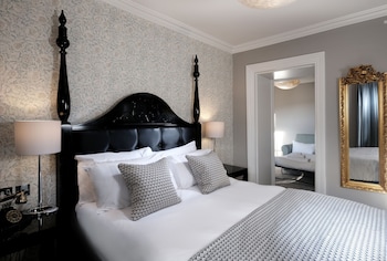 francis hotel bath