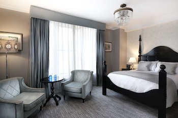 francis hotel bath