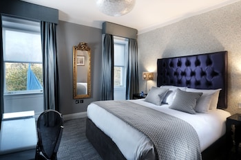 francis hotel bath