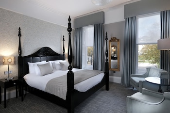francis hotel bath