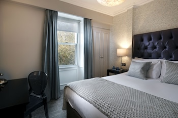 francis hotel bath