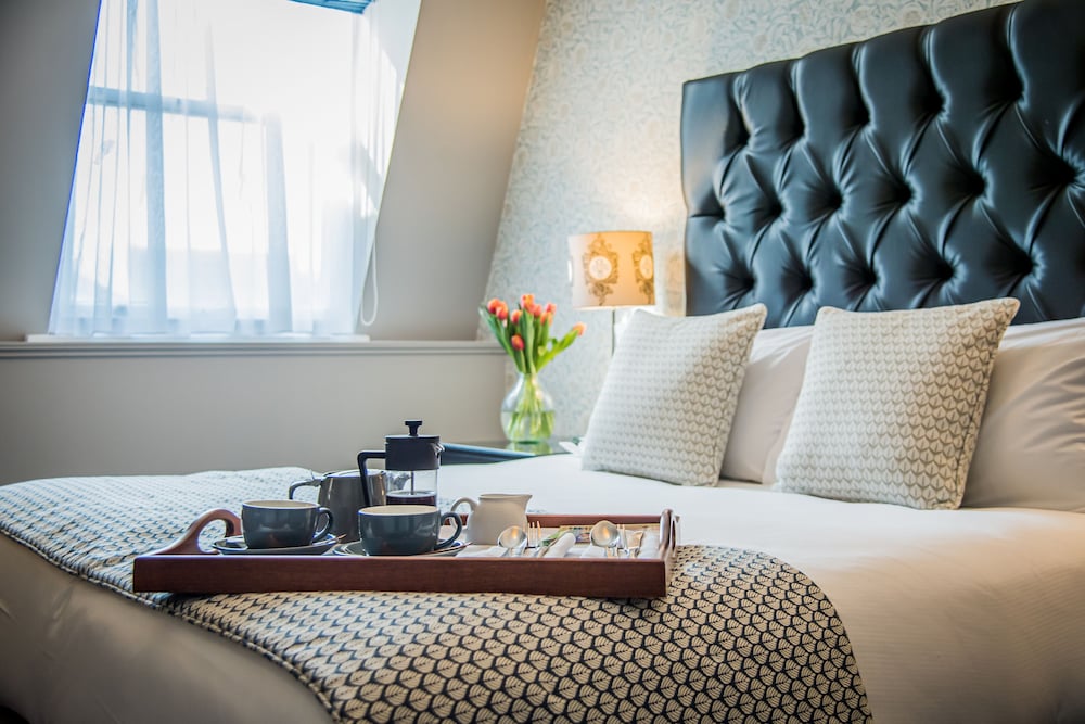 francis hotel bath