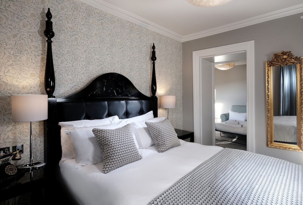 francis hotel bath