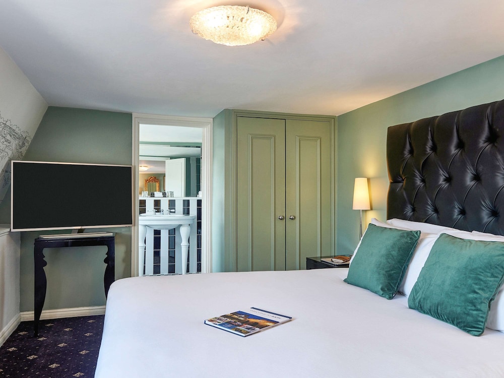 francis hotel bath