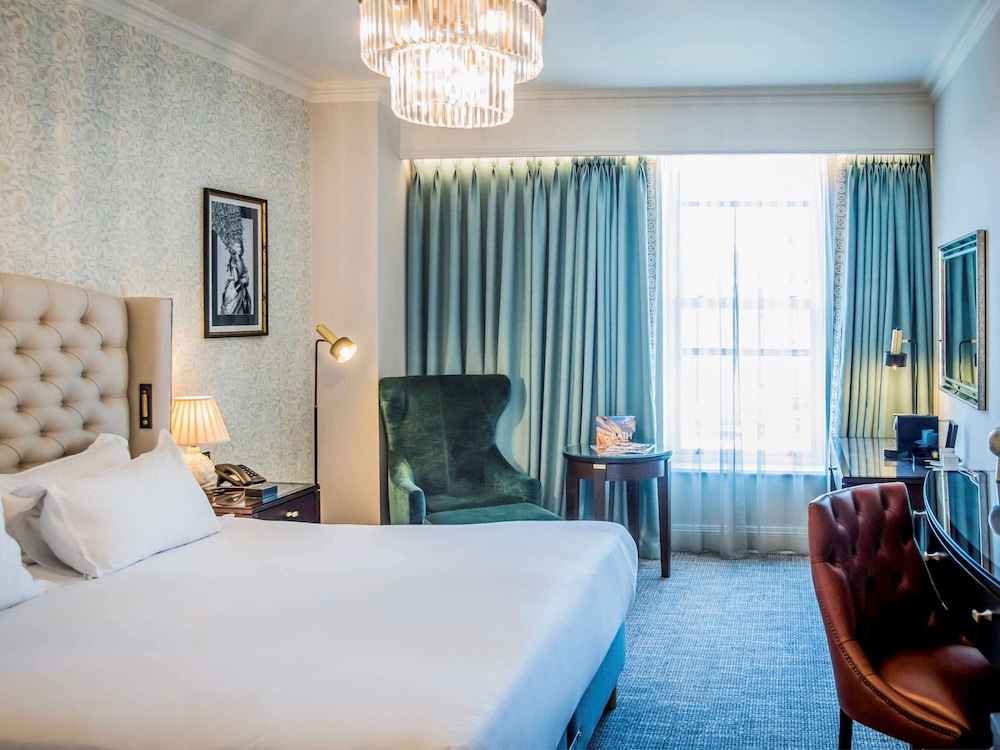 francis hotel bath
