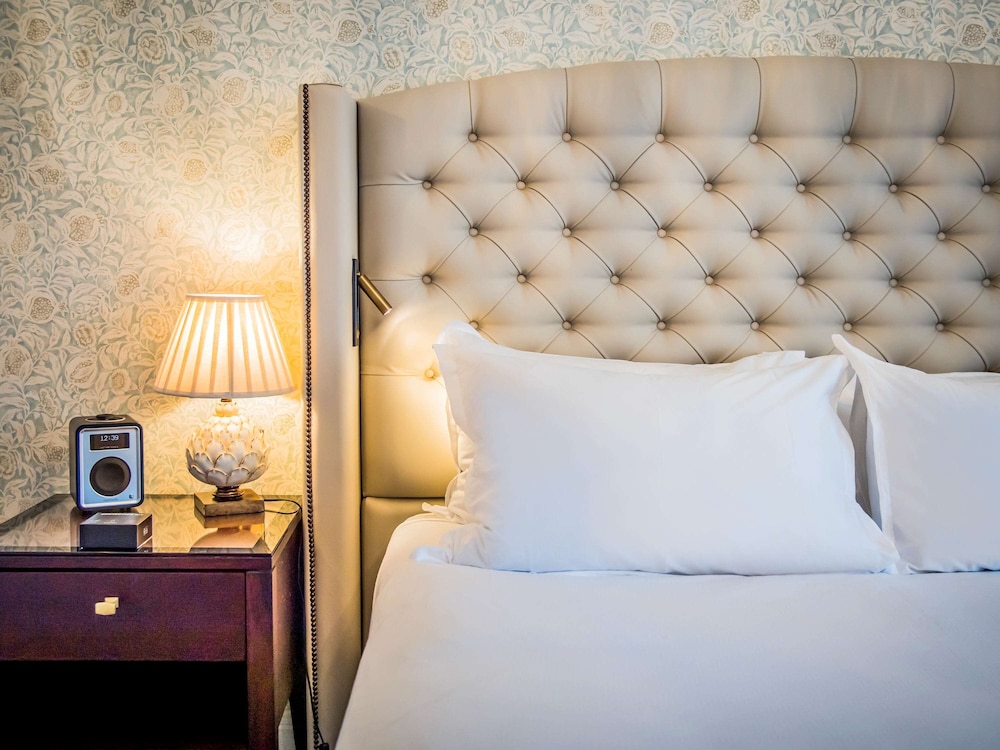 francis hotel bath
