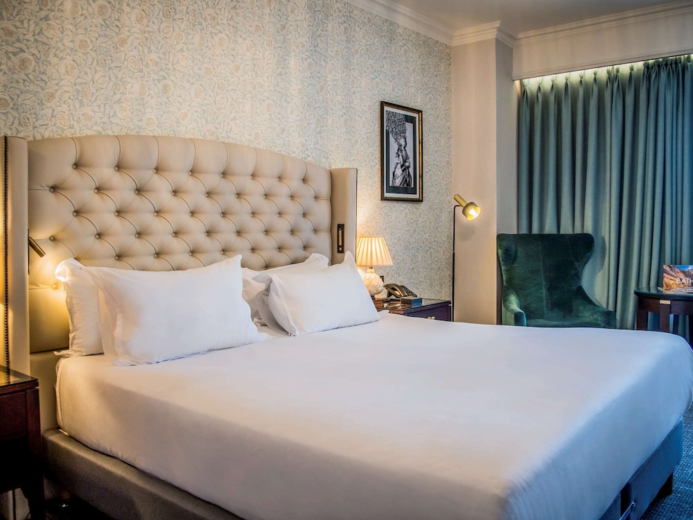 francis hotel bath