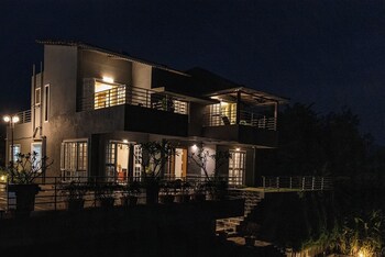 cosmicstays greystone villa mountain view and dam