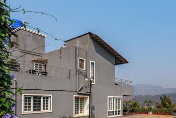 cosmicstays greystone villa mountain view and dam