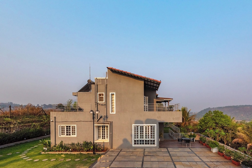 cosmicstays greystone villa mountain view and dam